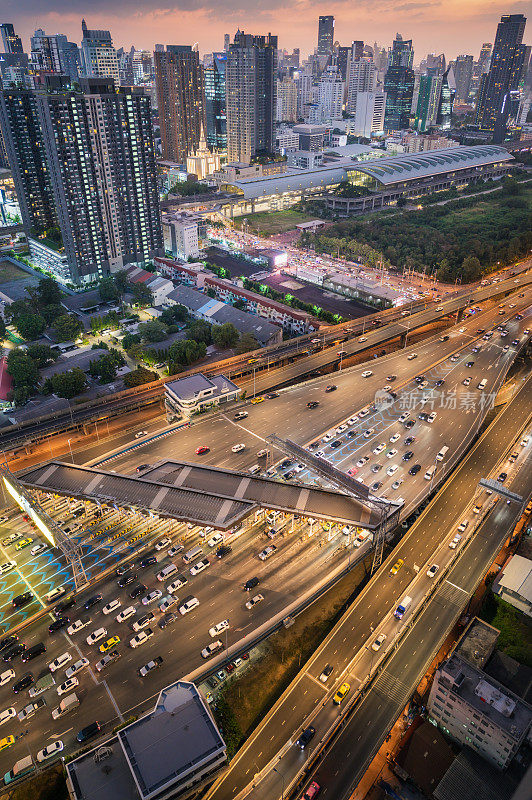 黄昏鸟瞰市区ratchada huay-kwang泰国曼谷